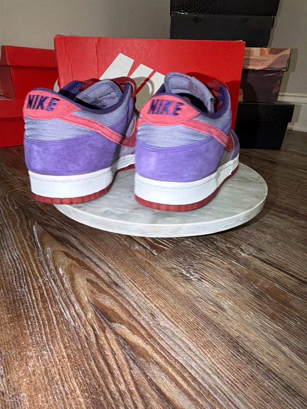 Nike Men’s Purple & Coral Low-Top Sneakers